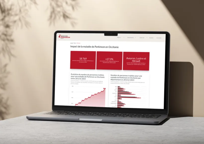 Personne âgée avec la maladie de Parkinson accompagnée de son aidante